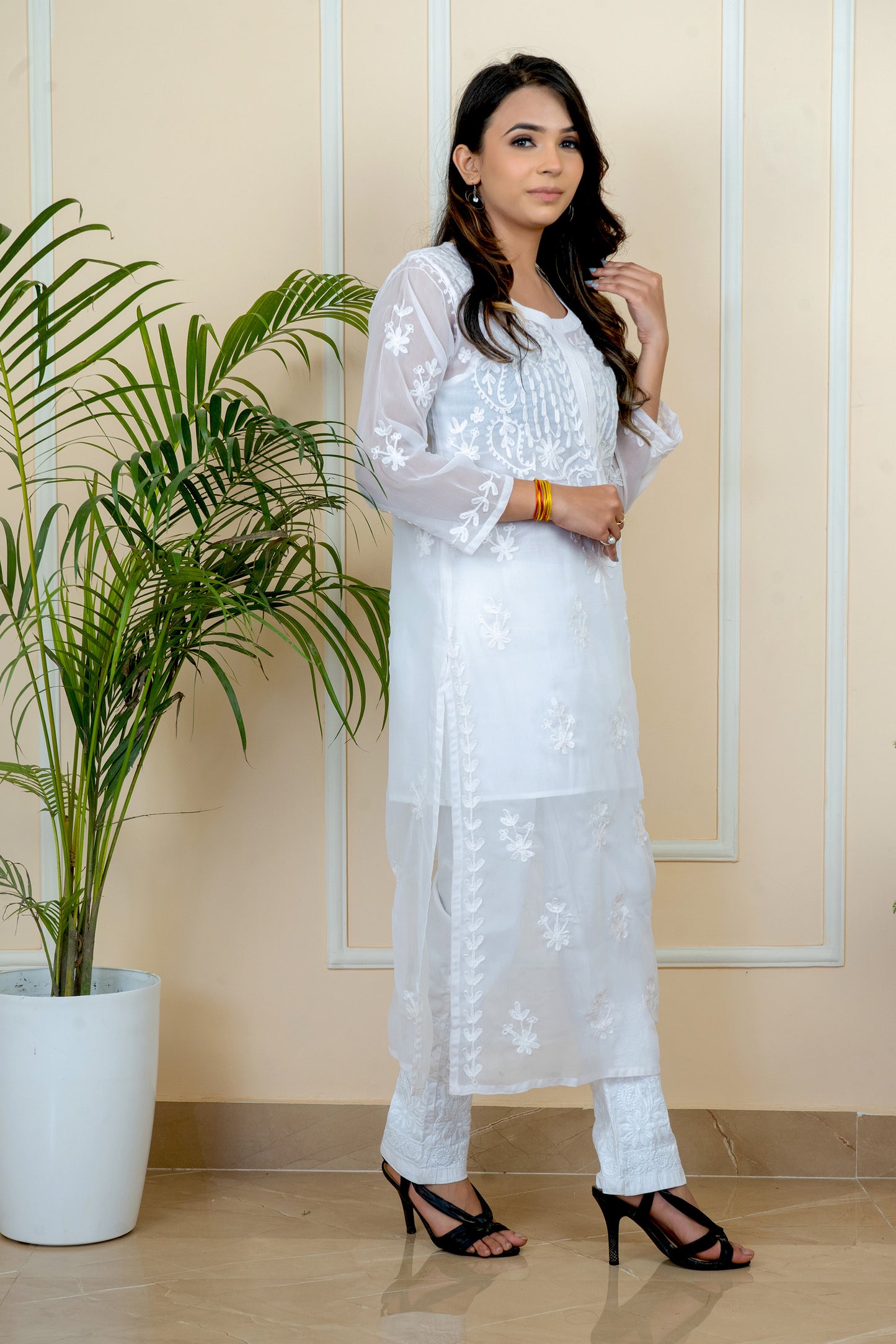 Lucknowi Chikankari & Kashmiri Aari Work Gala Booti ( WHITE ) Kurti – A Blend of Tradition & Elegance