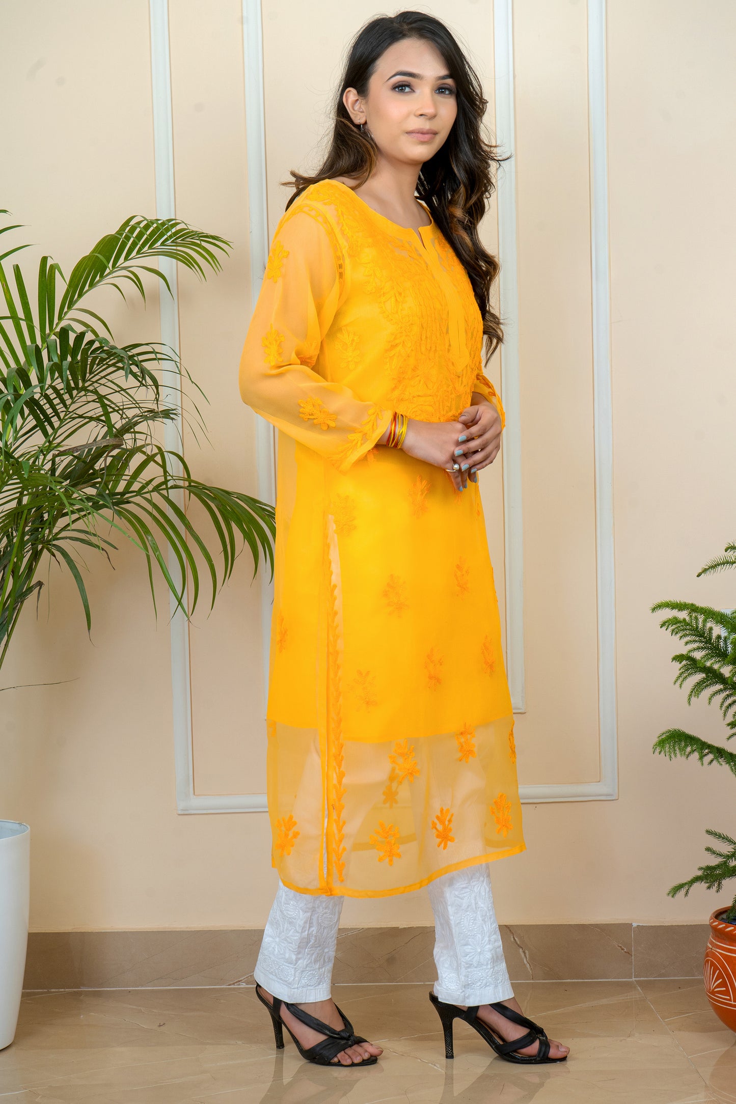 Lucknowi Chikankari & Kashmiri Aari Work Gala Booti ( YELLOW ) Kurti – A Blend of Tradition & Elegance