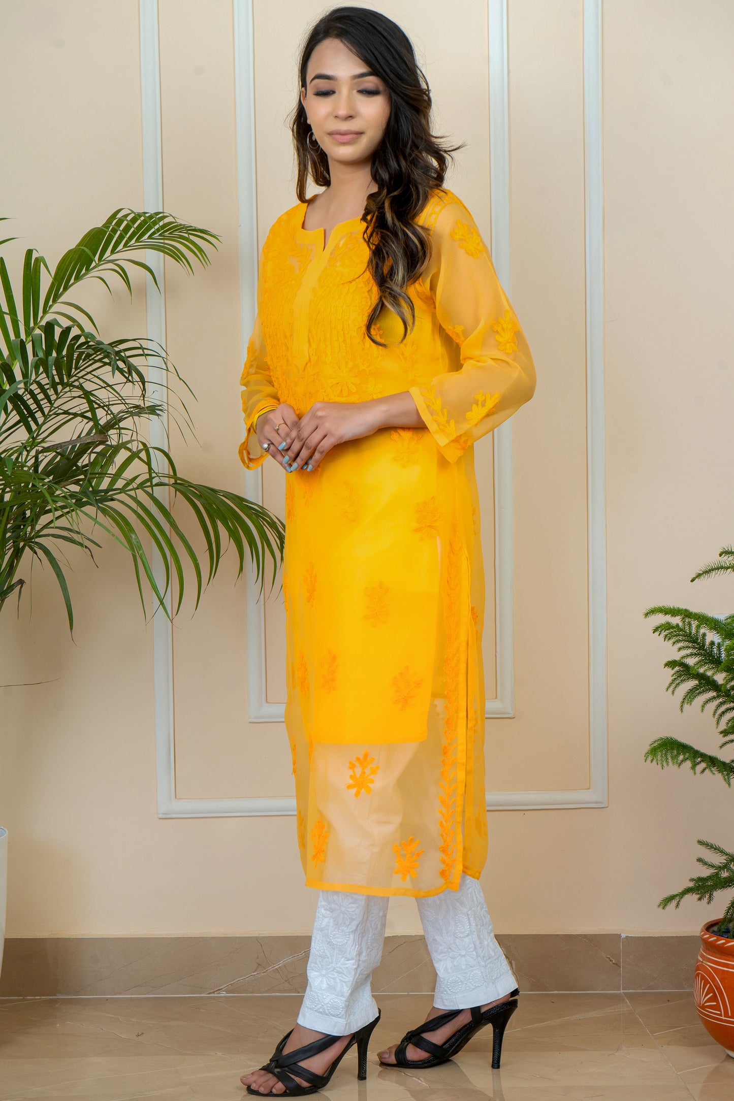 Lucknowi Chikankari & Kashmiri Aari Work Gala Booti ( YELLOW ) Kurti – A Blend of Tradition & Elegance